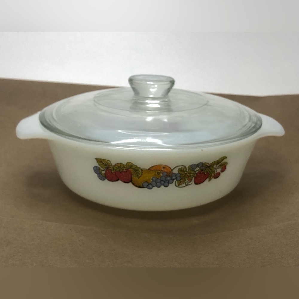 Vintage Anchor Hocking Fire King 1QT Covered Casserole Dish